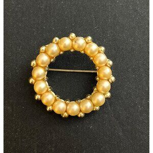 Vintage Gold Tone Faux Pearl Wreath Brooch Circle Pin 1 1/4”